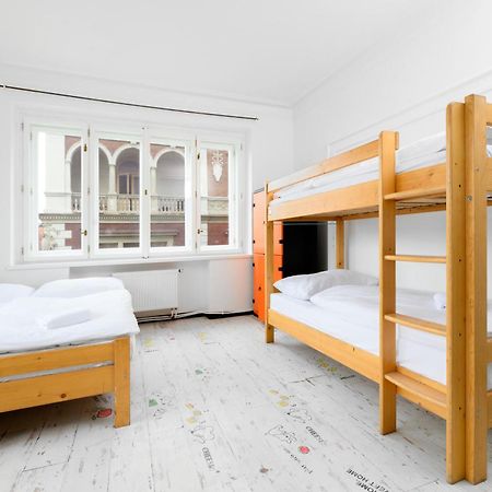 Benedikt City Center Hostel プラハ エクステリア 写真