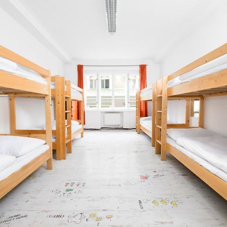 Benedikt City Center Hostel プラハ エクステリア 写真