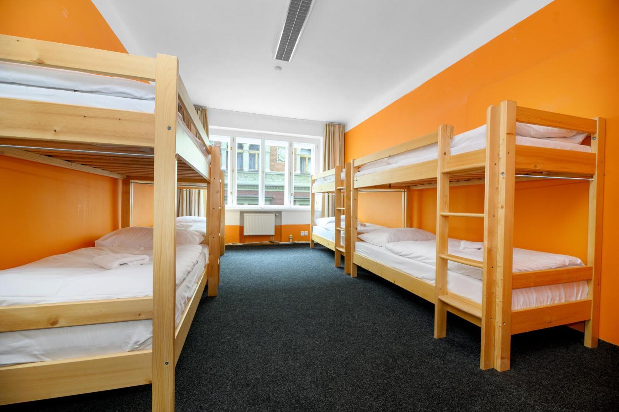 Benedikt City Center Hostel プラハ エクステリア 写真