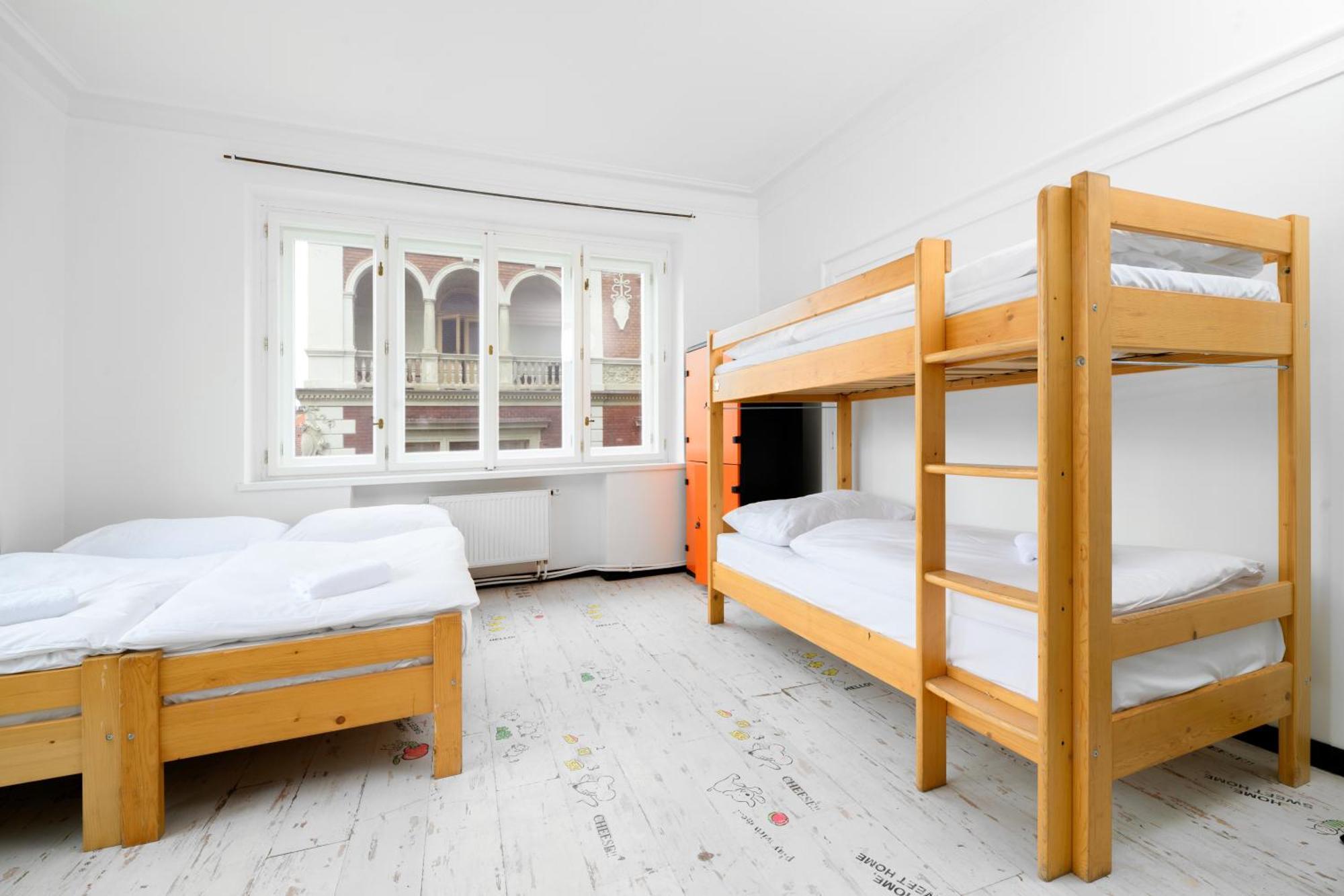 Benedikt City Center Hostel プラハ エクステリア 写真