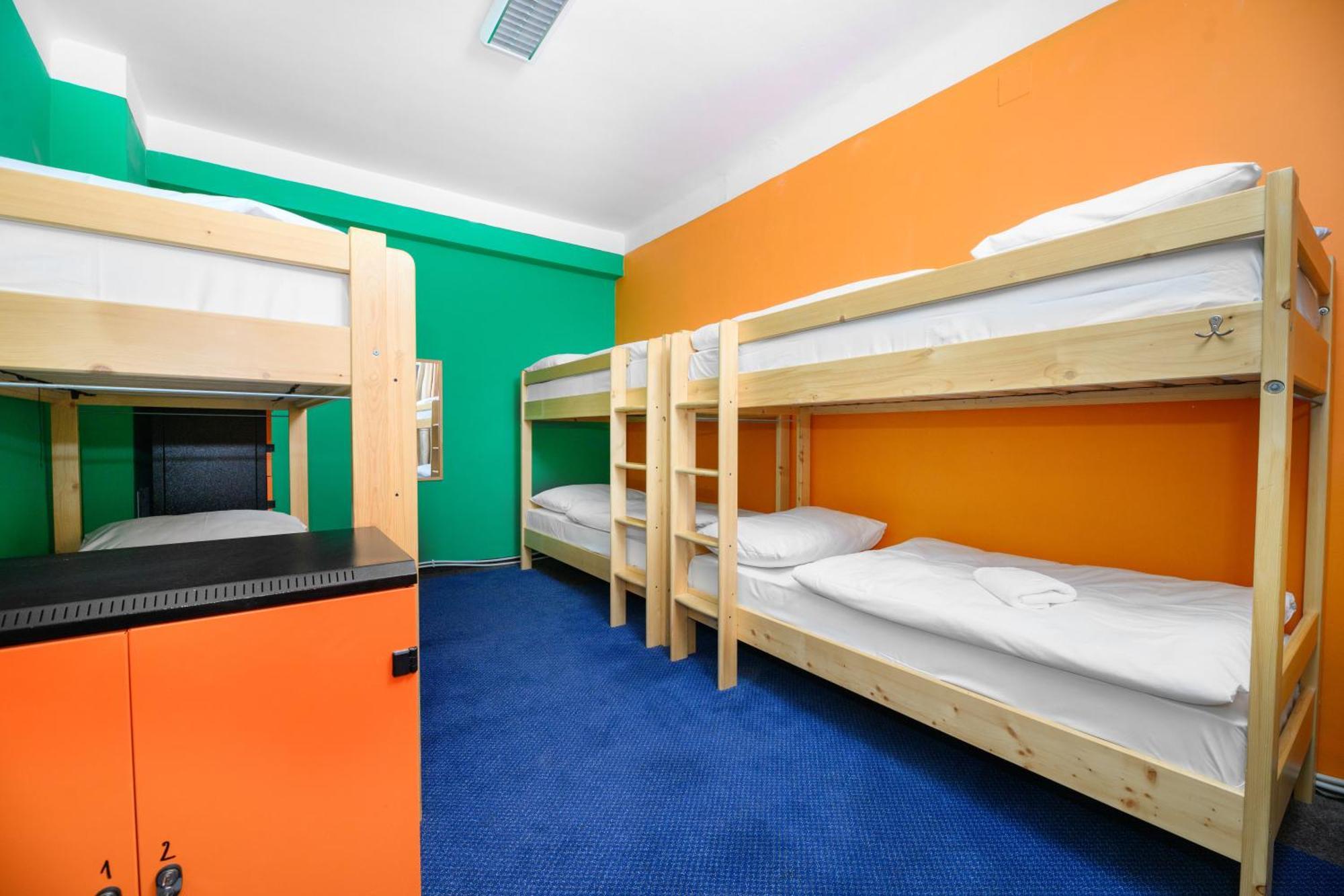 Benedikt City Center Hostel プラハ エクステリア 写真