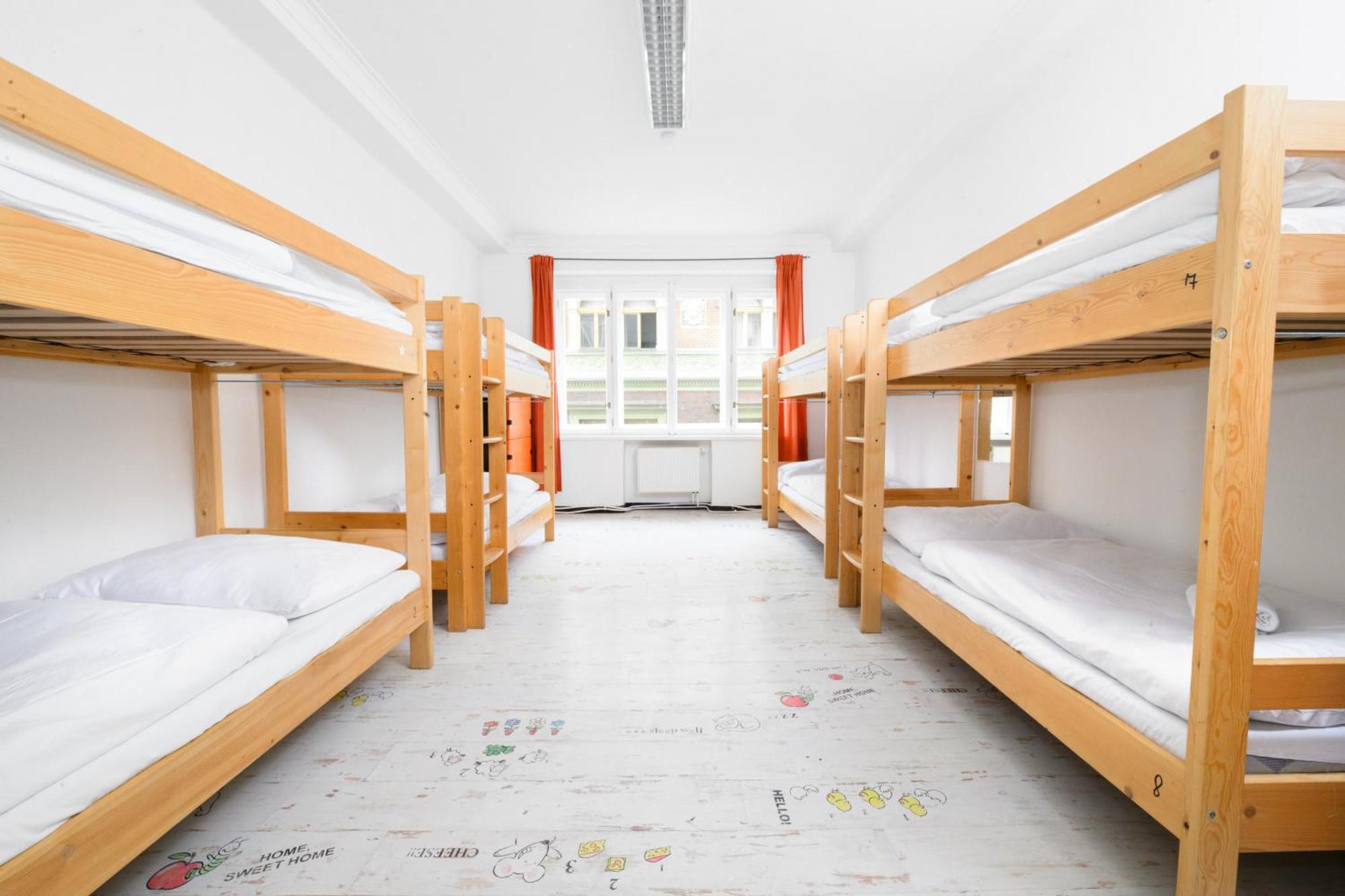 Benedikt City Center Hostel プラハ エクステリア 写真