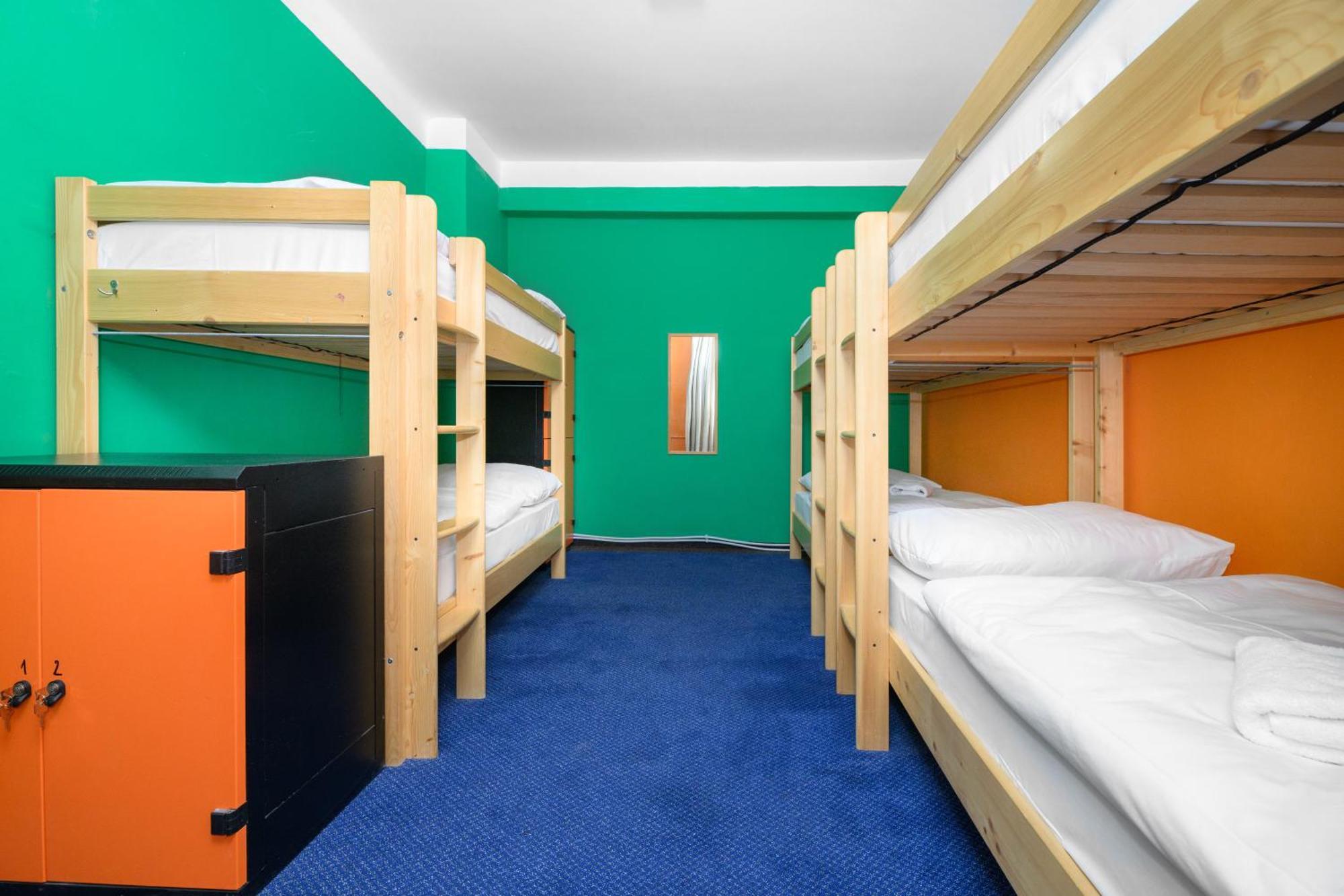 Benedikt City Center Hostel プラハ エクステリア 写真