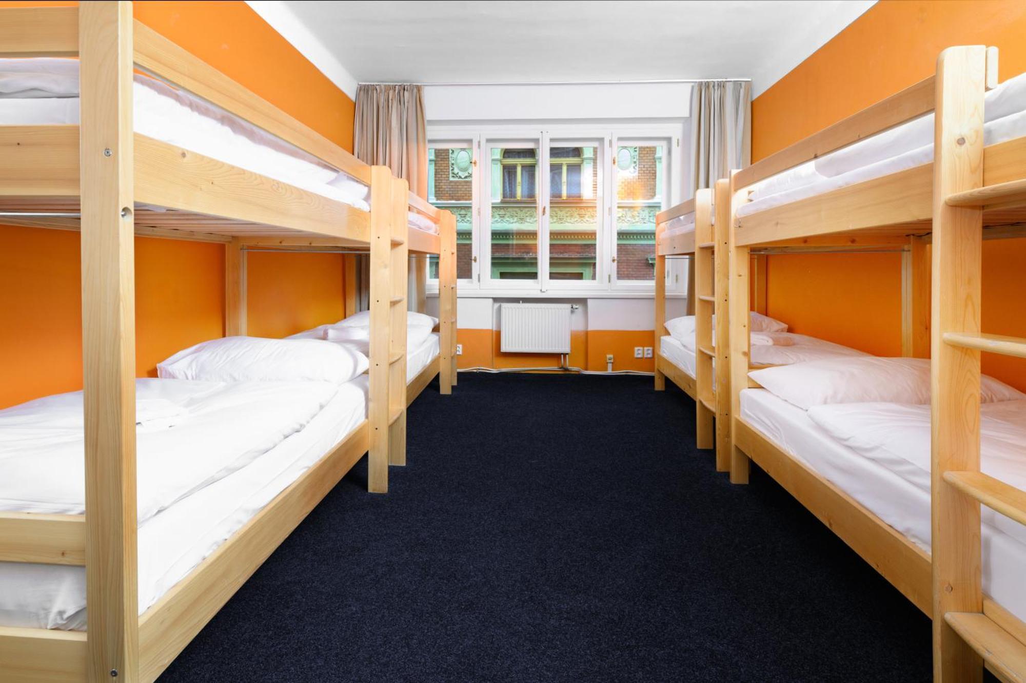 Benedikt City Center Hostel プラハ エクステリア 写真